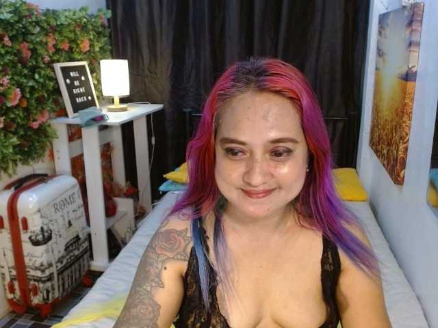 Скриншоты трансляции pinaynextdoor