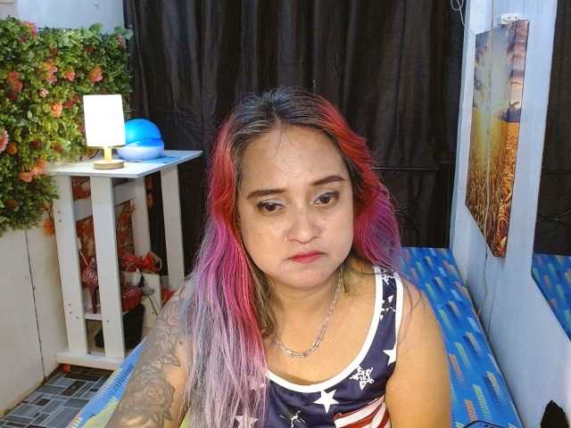 Скриншоты трансляции pinaynextdoor