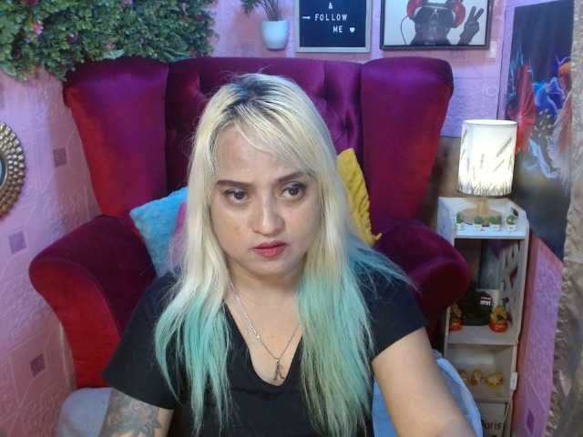 Скриншоты трансляции pinaynextdoor