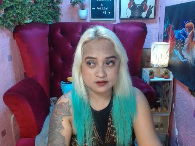 Скриншоты трансляции pinaynextdoor