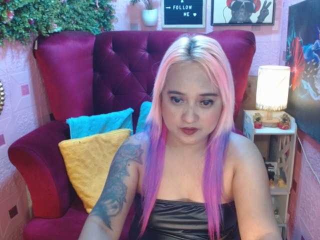 Скриншоты трансляции pinaynextdoor