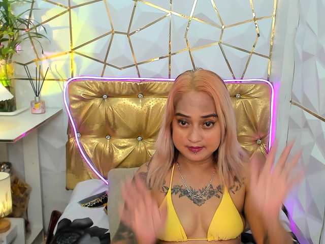 Скриншоты трансляции pinaynextdoor