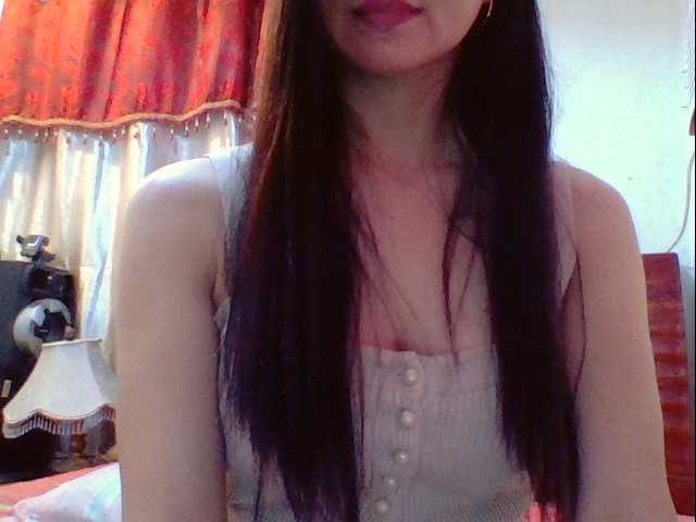 Скриншоты трансляции LivesAdrianne