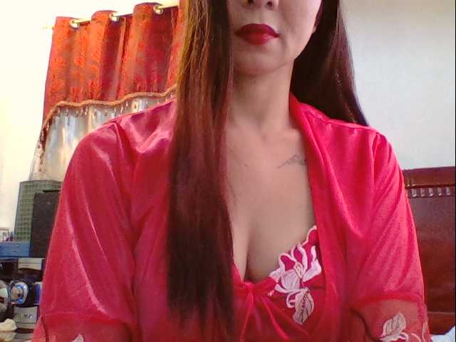 Скриншоты трансляции LivesAdrianne