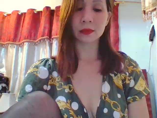 Скриншоты трансляции LivesAdrianne