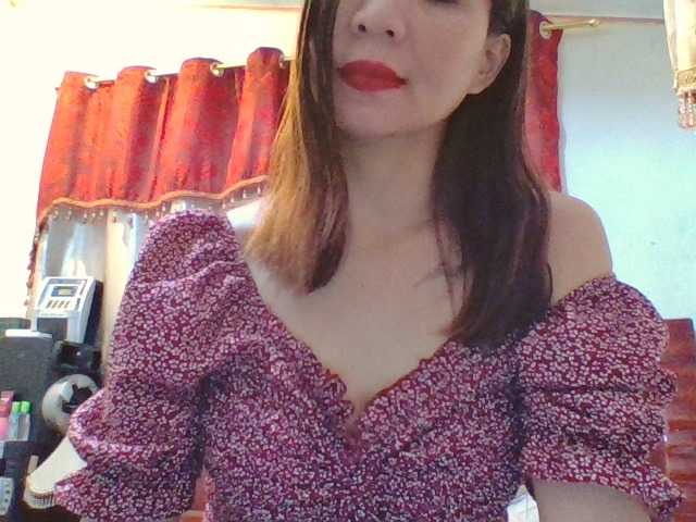 Скриншоты трансляции LivesAdrianne