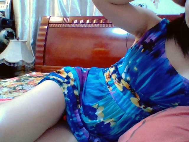 Скриншоты трансляции LivesAdrianne