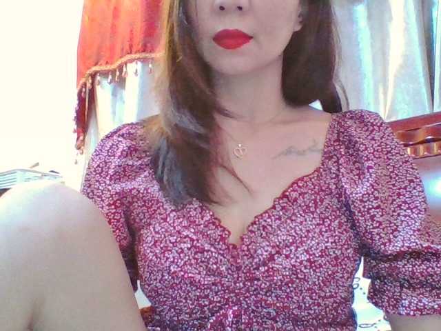 Скриншоты трансляции LivesAdrianne