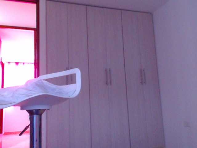 Скриншоты трансляции Queenofsquirt