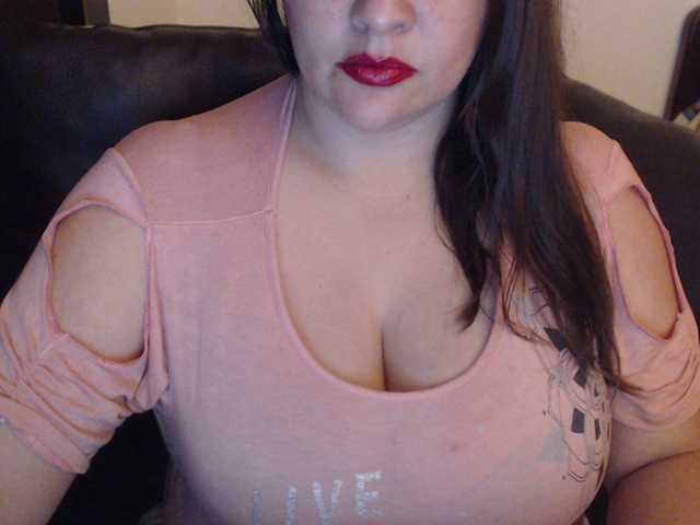 Фотографии MiladyEmma hello guys I'm new and I want to have fun He shoots 20 chips and you will have a surprise #bbw #mature #bigtits #cum #squirt