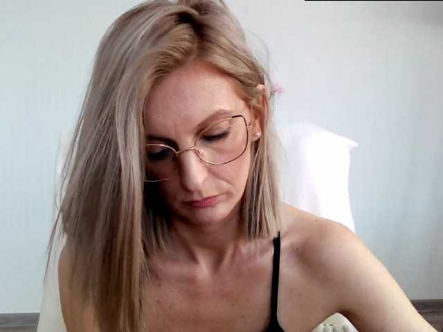 Фотографии RachellaFox Sexy blondie - glasses - dildo shows - great natural body,) For 500 i show you my naked body [none]