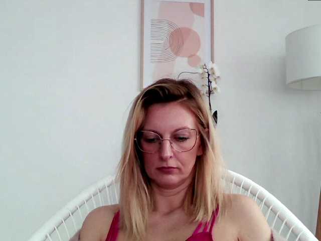 Фотографии RachellaFox Sexy blondie - glasses - dildo shows - great natural body,) For 500 i show you my naked body @remain