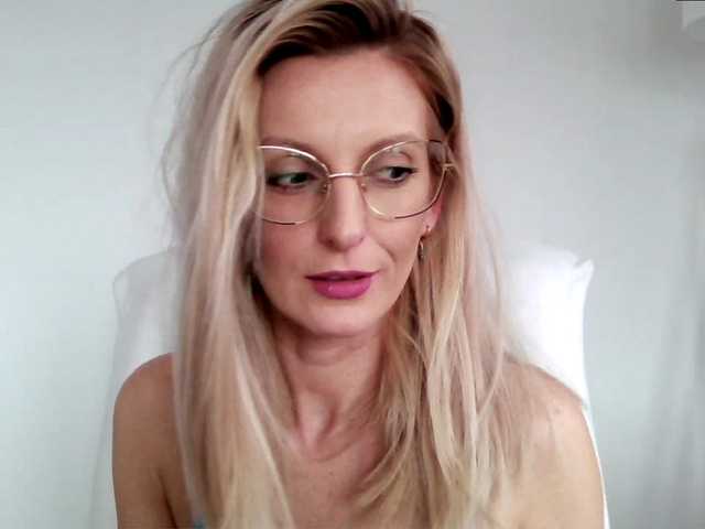 Фотографии RachellaFox Sexy blondie - glasses - dildo shows - great natural body,) For 500 i show you my naked body [none]