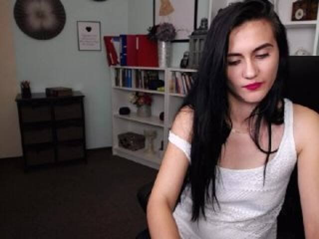 Скриншоты трансляции Rayna-May