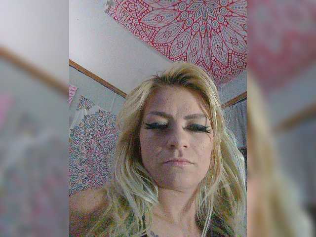 Скриншоты трансляции realchichi