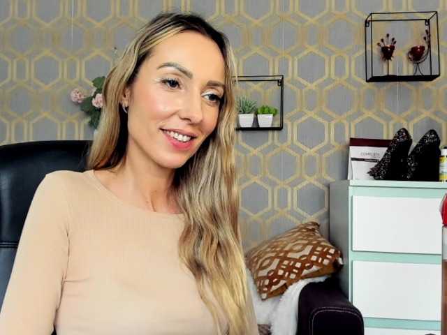Скриншоты трансляции rikaBlondine