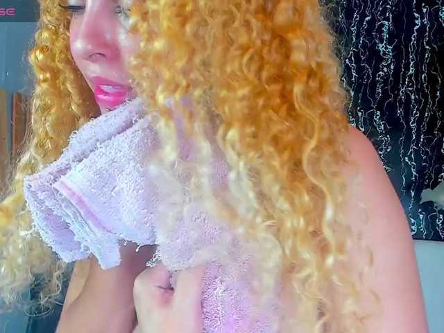 Скриншоты трансляции RoseeQuenn