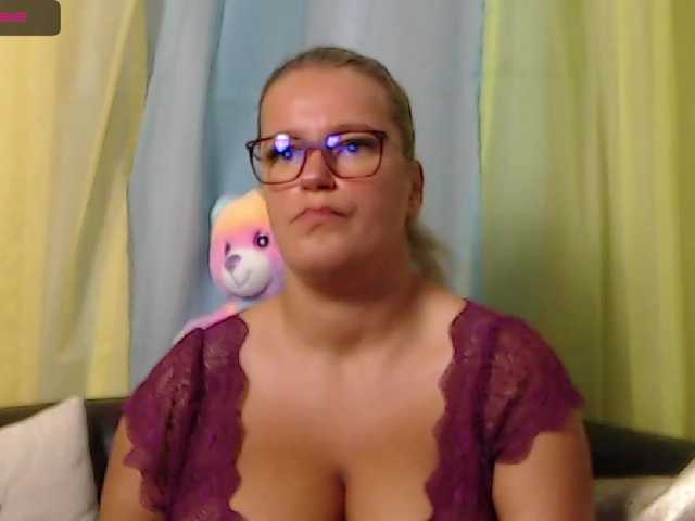 Скриншоты трансляции Roselyn25