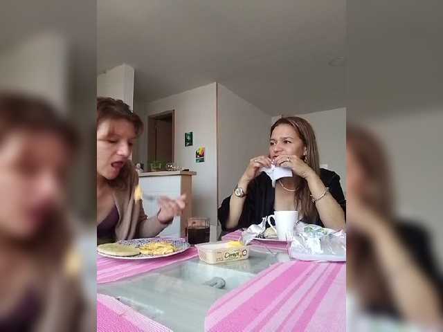 Скриншоты трансляции roxanefoxx0