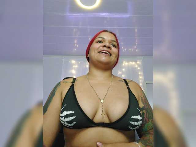 Фотографии SaamyRed HEY GUYS MY WET PUSSY LOVES VIBRATIONS, MAKE ME MOAN AND SCREAM WITH PLEASURE, I'M READY FOR YOU #curvy #bigass #squirt #cum #anal