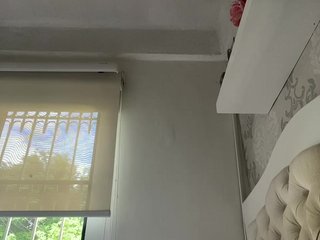 Эротический видеочат SallyeLeins