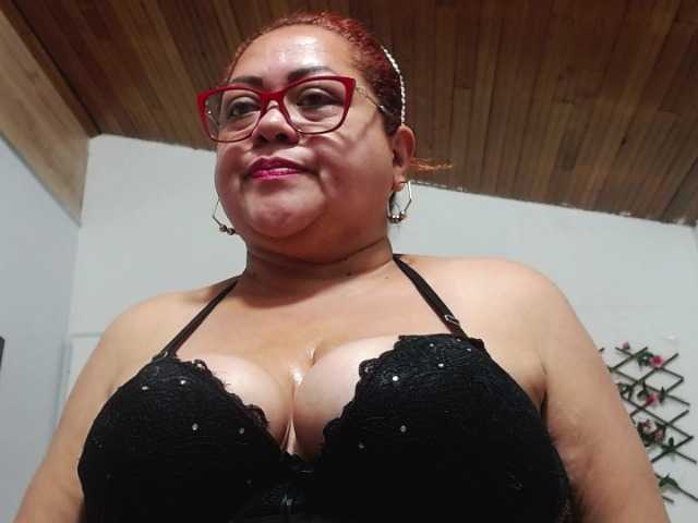 Фотографии Samantta-Jone Come and play with me sexy and hot #mature #bigboobs #milf #bbw #bigass MY GOALS IS: STREPTEASE