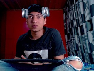 Эротический видеочат SammiAndSoffi