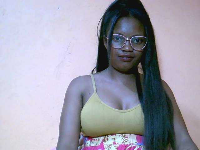 Поиграй со мной! Покажу грудь за 25 ток, киску за 40, попу за 60 ток, сквирт за 100 ток. Целую, мальчики!