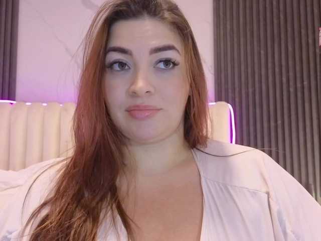 Скриншоты трансляции SarahReyes1