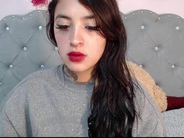 Скриншоты трансляции sara_perez