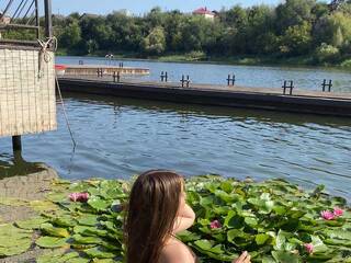 Эротический видеочат SarraMelluBabe