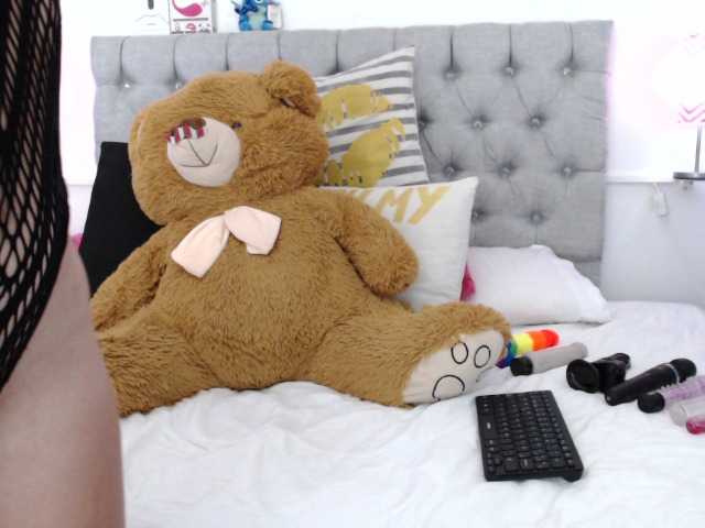 Скриншоты трансляции TiffannyKutle