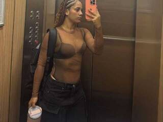 Эротический видеочат SeleneRouge