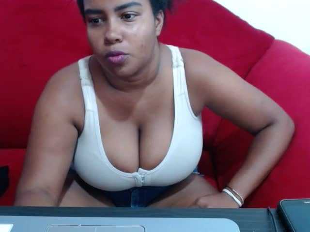 Скриншоты трансляции Sexy-Brunette