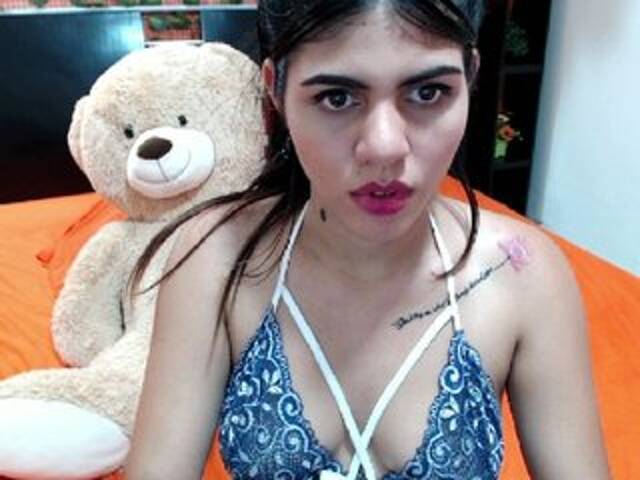 Скриншоты трансляции shantallgomez