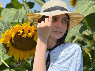 Эротический видеочат SharlottaChan