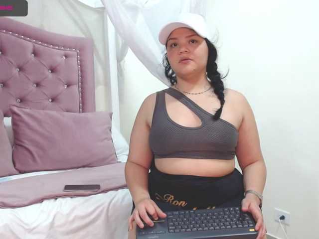 Фотографии SharlotteThom hi guys wolcome too my room// show oios 25 tks // spank ass 65 // come and difruta on my naughty side today and willing to play a lot with you!!