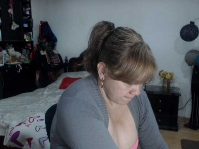 Скриншоты трансляции SOPHIE-LATIN