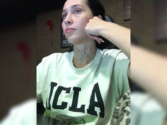 Скриншоты трансляции YourSexWife