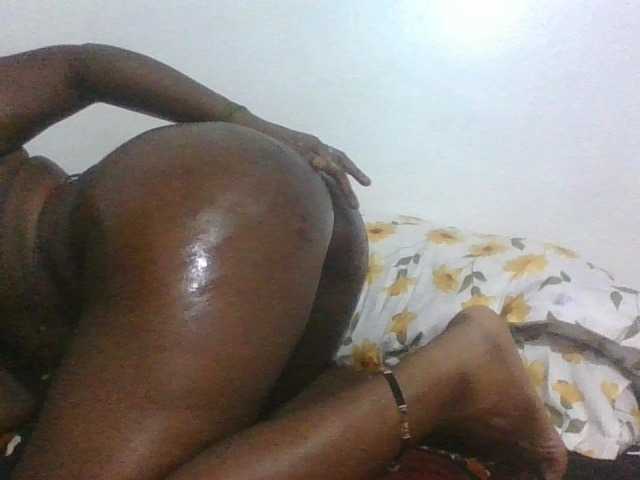 Скриншоты трансляции Squirty-Pussy