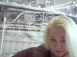 Эротический видеочат SvetlayBelochka