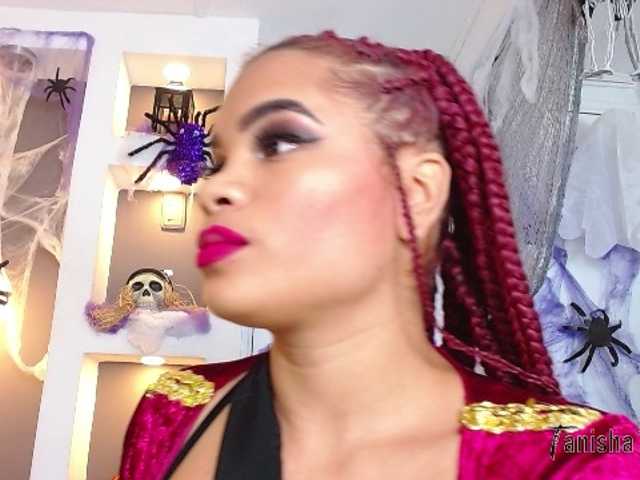 Скриншоты трансляции TanishaBrown