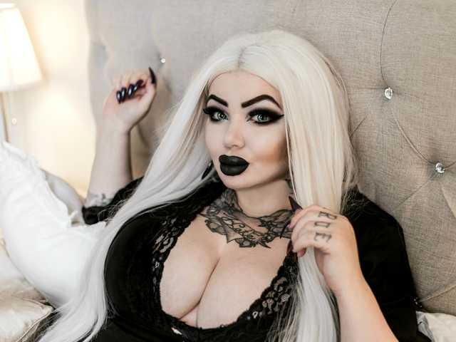 Эротический видеочат SavageQueen