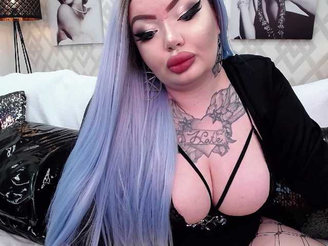 Фотографии SavageQueen Welcome in my rooom! Tattooed busty fuck doll with perfect deepthroat skills and more and more. Wanna play? Tip your Queen! Kisses :)