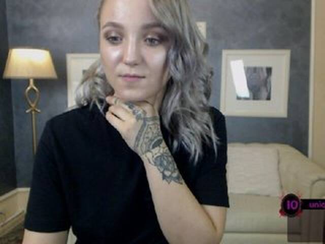 Скриншоты трансляции Tawnie