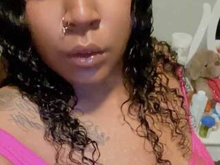 Эротический видеочат Thicaliciouss