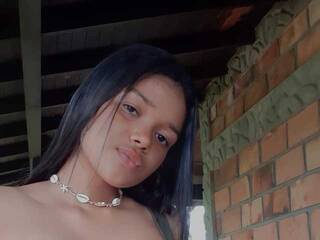 Эротический видеочат Tiny-Annie