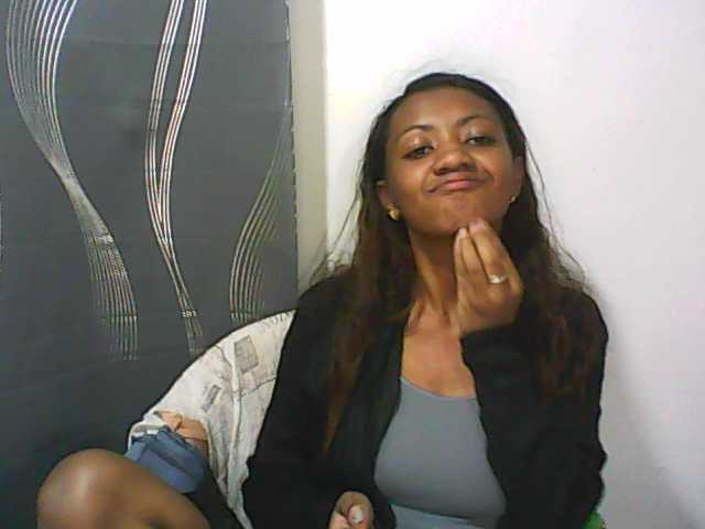 Скриншоты трансляции tinychloe