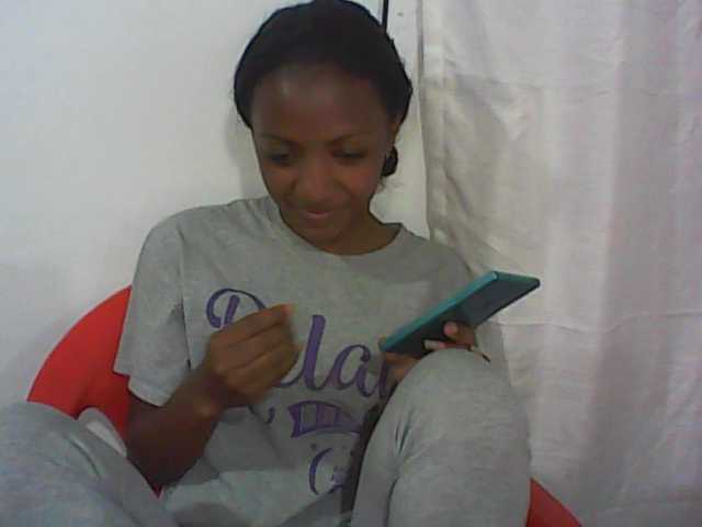 Скриншоты трансляции tinychloe