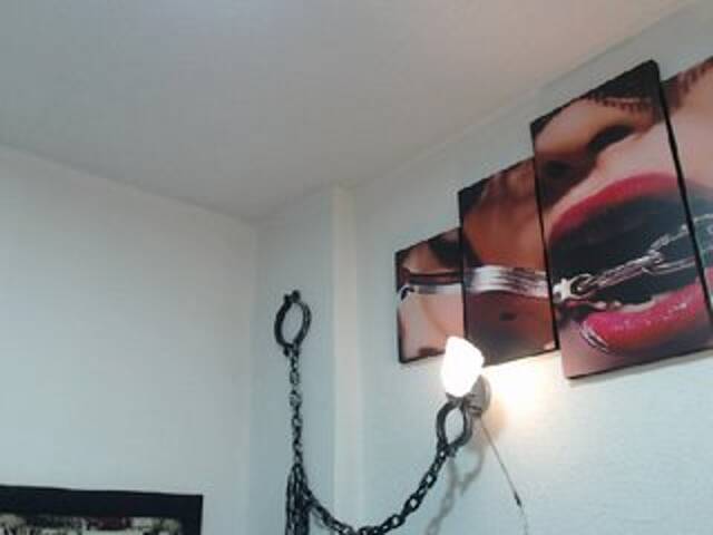 Скриншоты трансляции twerking-girl